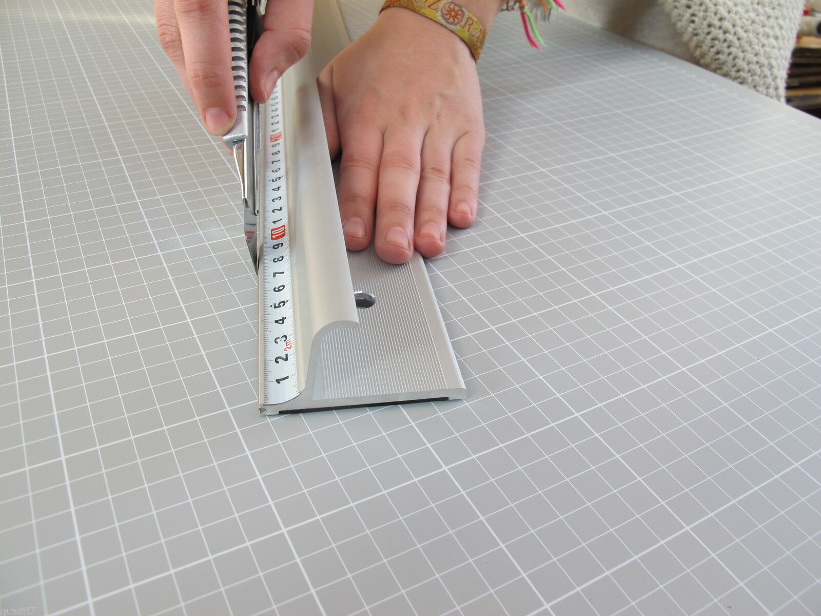 Règle De Coupe En Métal Avec Bande Antidérapante - 20 Cm Format L - Pour Coupe Droite Précise Et Sécurité - Idéale Bricolage, Couture